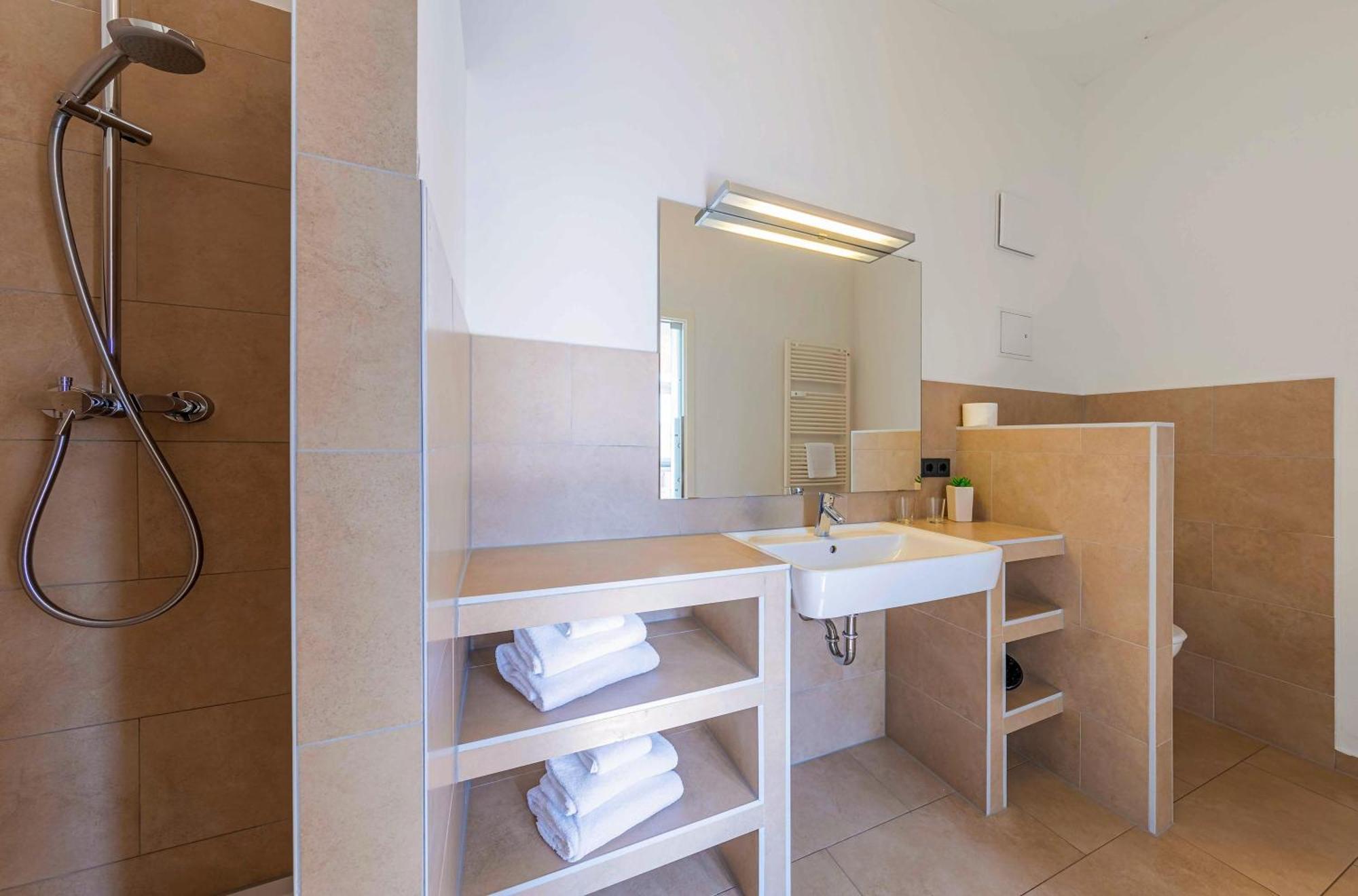 Altstadtapartment Carli- Komfortable Ferienwohnung Im Herzen Von Waren ภายนอก รูปภาพ